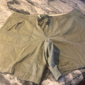 Size:18Reg Army green shorts  90% cotton poly/spandex